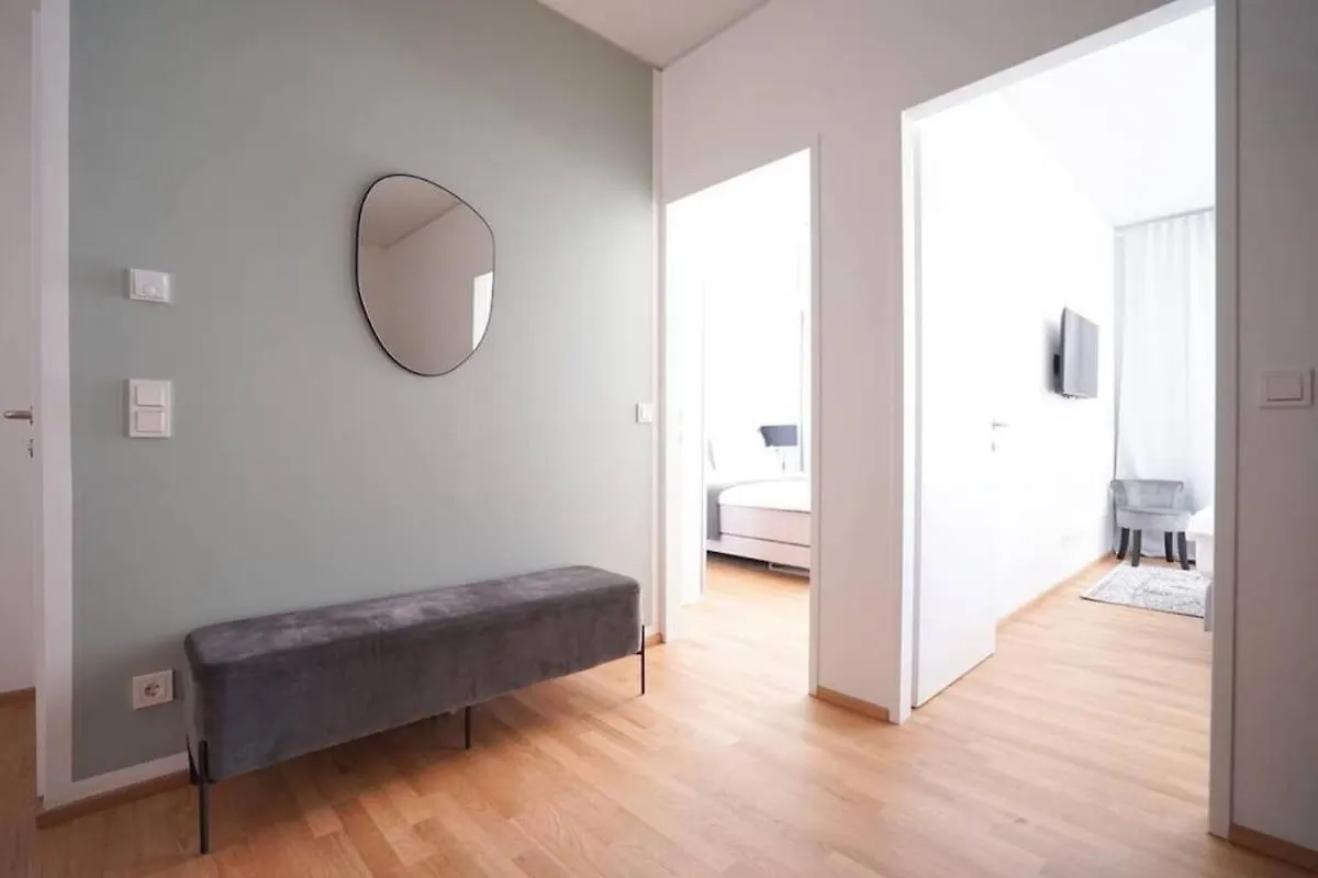 Apartment High Rise Balcony I Roof Top Pool I Close To Metro Vienna