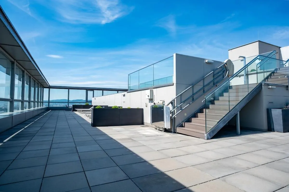 High Rise Balcony I Roof Top Pool I Close To Metro Vienna 0*,  Austria