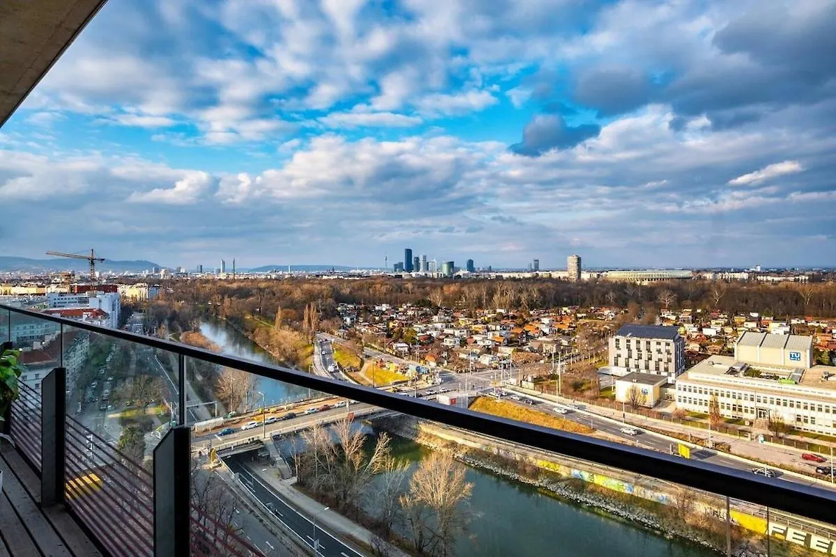 Apartment High Rise Balcony I Roof Top Pool I Close To Metro Vienna