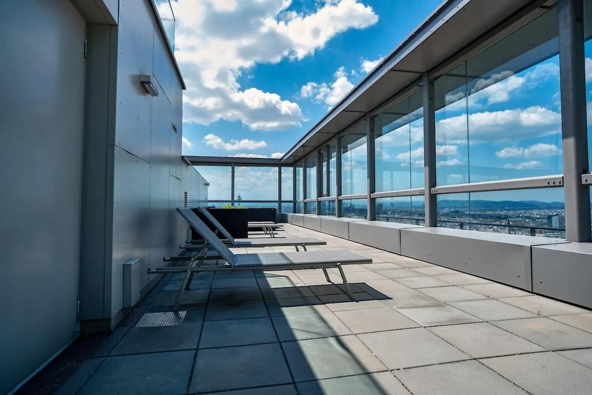 Apartment High Rise Balcony I Roof Top Pool I Close To Metro Vienna