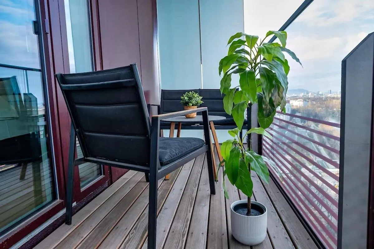High Rise Balcony I Roof Top Pool I Close To Metro Vienna 0*,