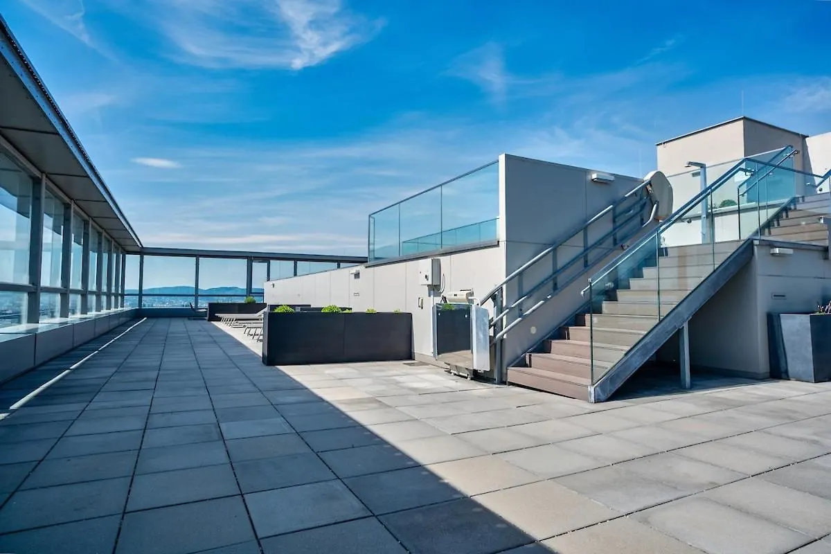 High Rise Balcony I Roof Top Pool I Close To Metro Vienna Austria