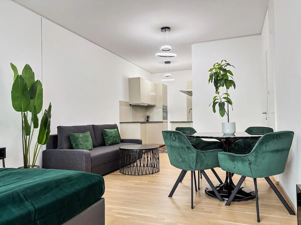 Apartment High Rise Balcony I Roof Top Pool I Close To Metro Vienna Austria
