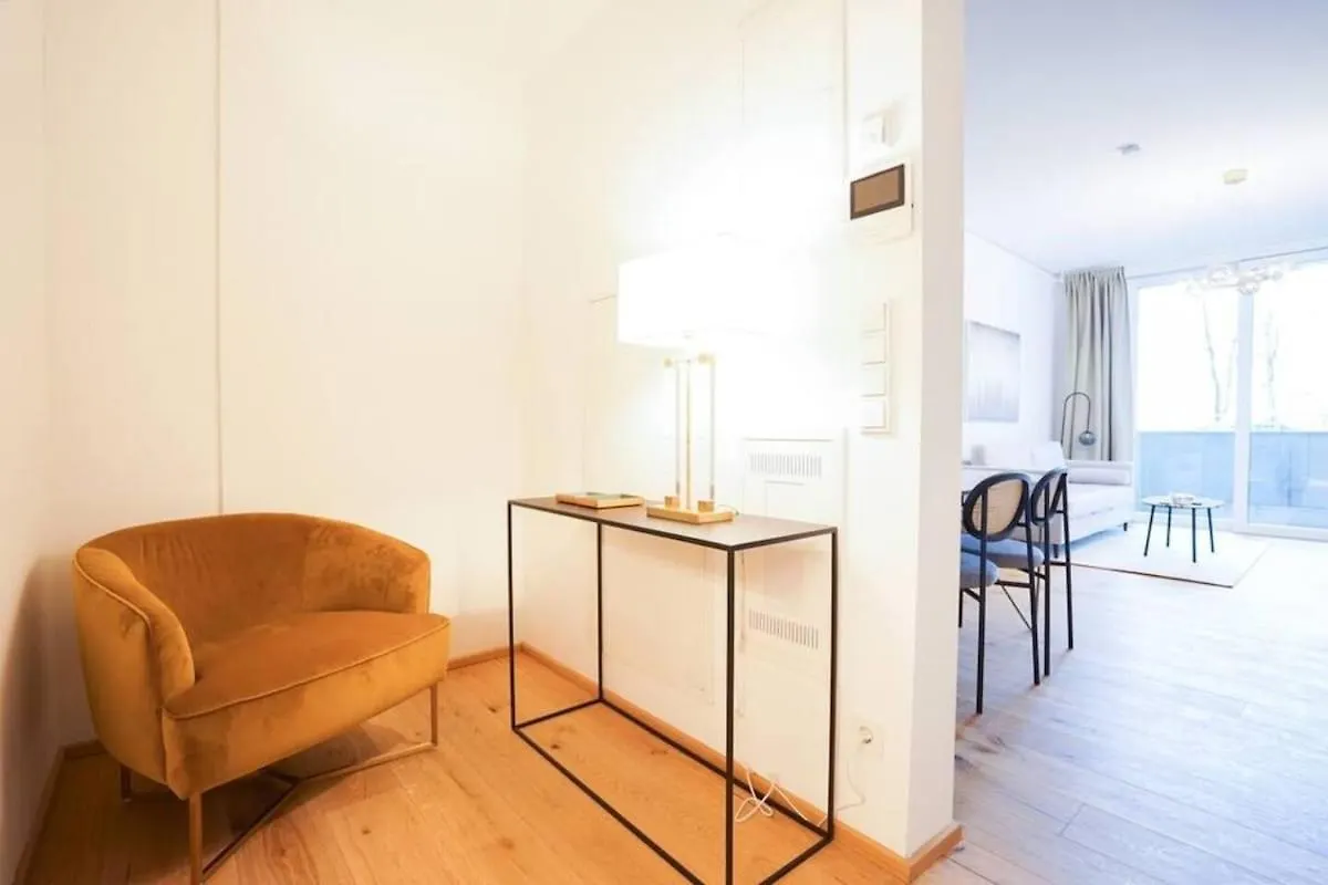 High Rise Balcony I Roof Top Pool I Close To Metro Vienne 0*,  Autriche