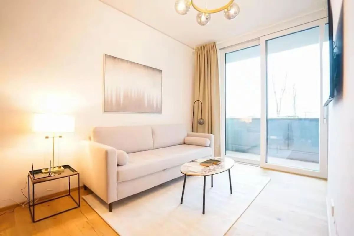 Appartement High Rise Balcony I Roof Top Pool I Close To Metro Vienne